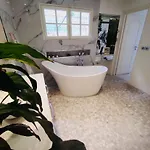 וילה Luxury Modern Provencal Infinity Pool Epic Seaview Near Cannes Festival-ready מאנדליה-לה-נאפול